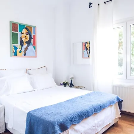 Urania فيلة Nea Iraklitsa