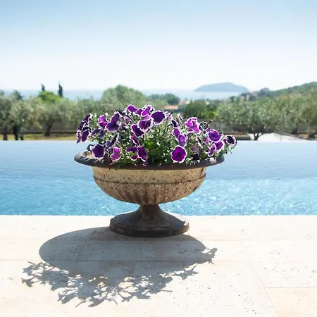 Urania Villa Nea Iraklitsa